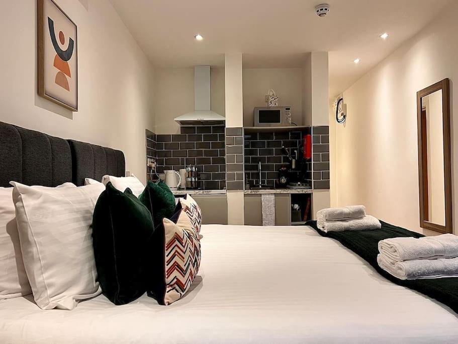Unique Studio In Central Саутгемптон Экстерьер фото