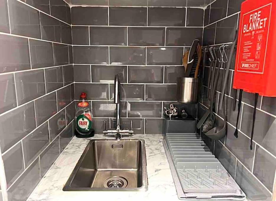 Unique Studio In Central Саутгемптон Экстерьер фото